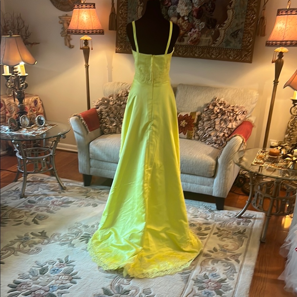 Elegant Yellow 2pcs Lace Dress Size 2